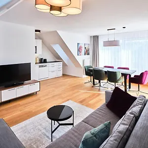  Daire Myfavorit - Spacious Next To Puplic Transport U1 Direct Connection To Citycenter